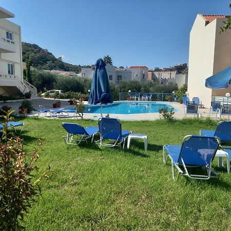 Michalis Litinas Apartments Agia Marina Екстериор снимка