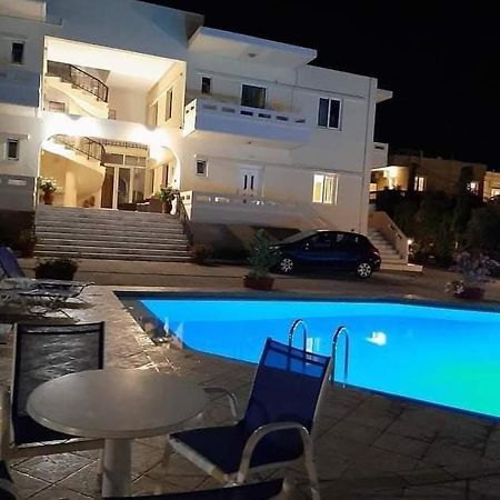 Michalis Litinas Apartments Agia Marina Екстериор снимка