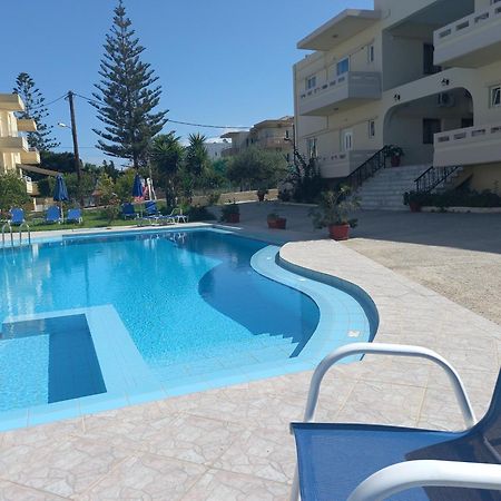 Michalis Litinas Apartments Agia Marina Екстериор снимка