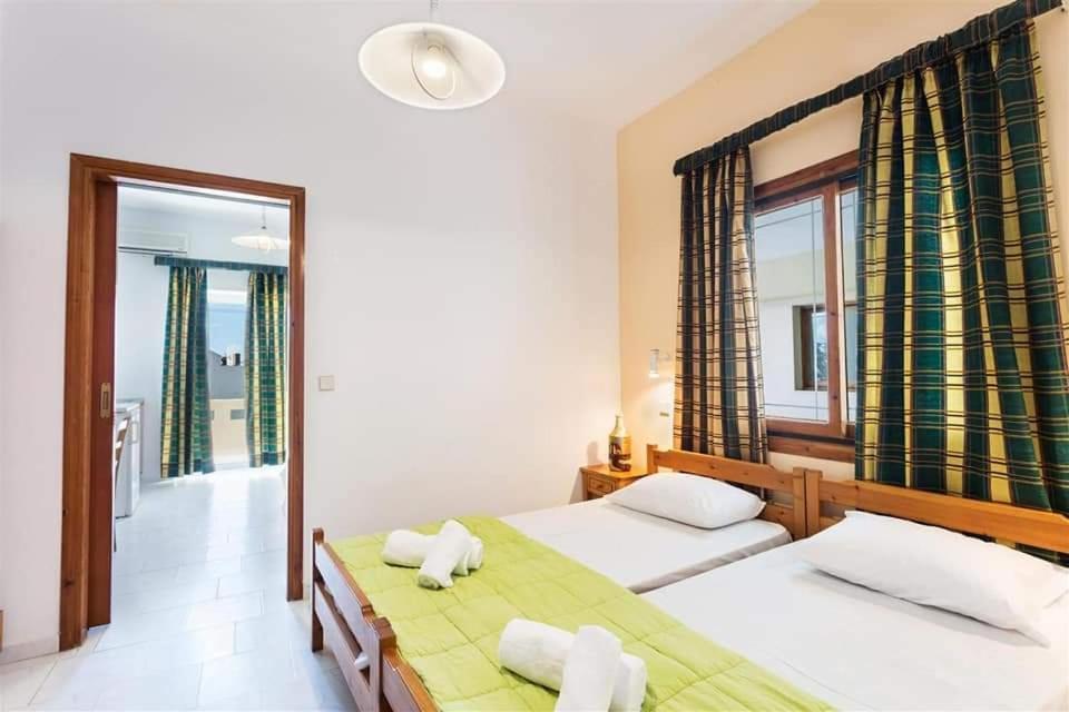 Michalis Litinas Apartments Agia Marina Екстериор снимка