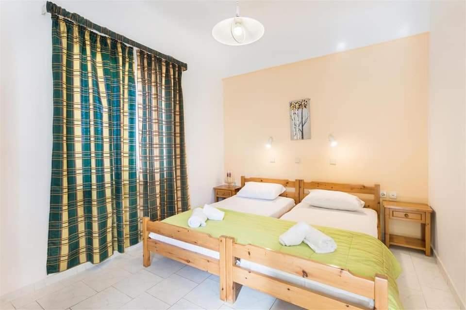 Michalis Litinas Apartments Agia Marina Екстериор снимка