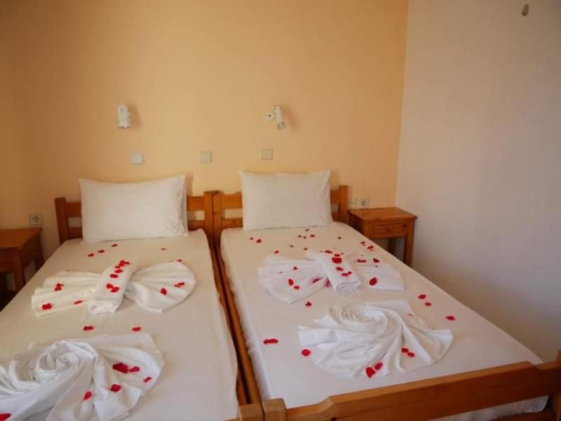 Michalis Litinas Apartments Agia Marina Екстериор снимка