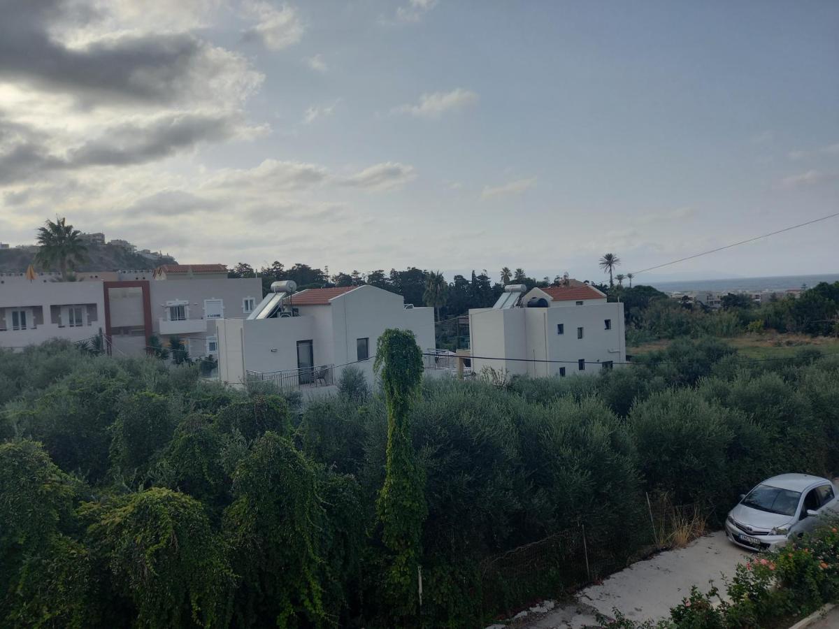 Michalis Litinas Apartments Agia Marina Екстериор снимка