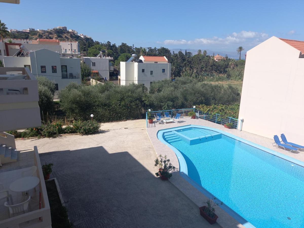 Michalis Litinas Apartments Agia Marina Екстериор снимка