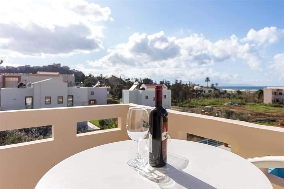Michalis Litinas Apartments Agia Marina Екстериор снимка