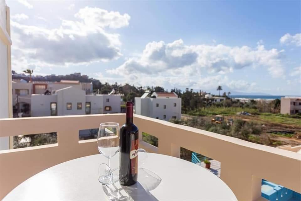 Michalis Litinas Apartments Agia Marina Екстериор снимка