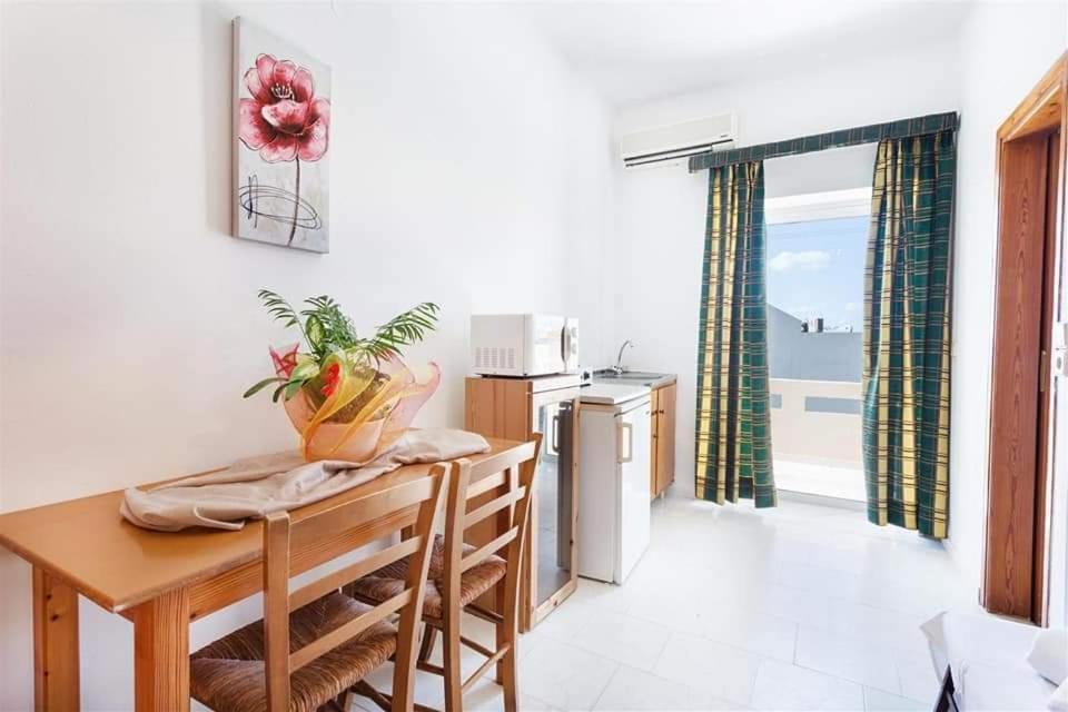 Michalis Litinas Apartments Agia Marina Екстериор снимка
