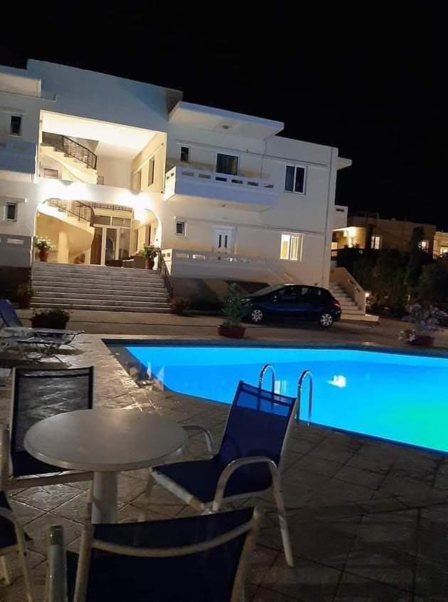 Michalis Litinas Apartments Agia Marina Екстериор снимка